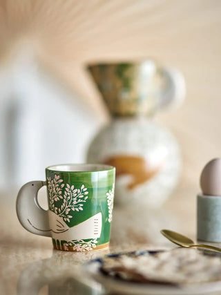 Mok aardewerk groen Hezha - 260ml van Bloomingville, toegepast in een sfeervolle interieursetting