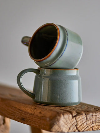 Mok aardewerk groen Pixie - 350ml van Bloomingville, toegepast in een sfeervolle interieursetting