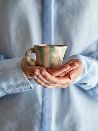 Mok aardewerk multi Nini - 110ml van Bloomingville, toegepast in een sfeervolle interieursetting
