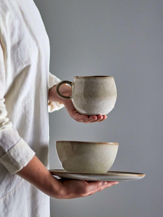Mok aardewerk nature Sandrine 10cm van Bloomingville, in een gestileerde detailopstelling