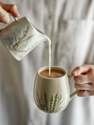 Mok aardewerk naturel Bea - 400ml van Bloomingville, toegepast in een sfeervolle interieursetting