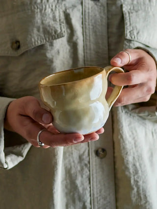 Mok aardewerk naturel Nara - 350ml van Bloomingville, toegepast in een sfeervolle interieursetting