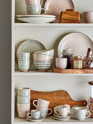 Mok aardewerk rose Cécile - set van 3 van Bloomingville, toegepast in een sfeervolle interieursetting