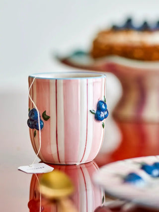 Mok aardewerk roze Carry - 4 stuks van Bloomingville, toegepast in een sfeervolle interieursetting