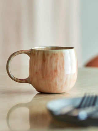 Mok aardewerk roze Roselyn - 4 stuks van Bloomingville, in een gestileerde productopstelling