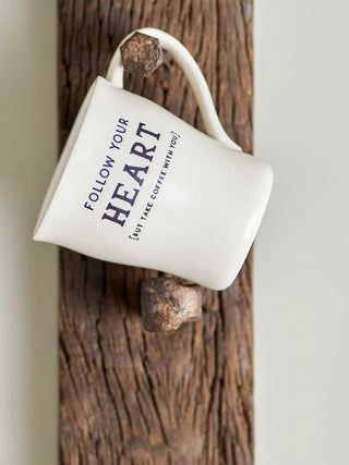 Mok Heart wit Wendy - 330ml van Bloomingville, in een gestileerde detailopstelling