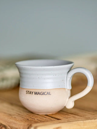 Mok Stay Magical grijs Claire van Bloomingville, toegepast in een sfeervolle interieursetting