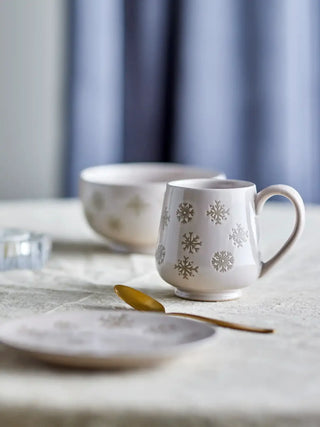 Mokken aardewerk beige Snowie - 4 stuks van Bloomingville, toegepast in een sfeervolle interieursetting