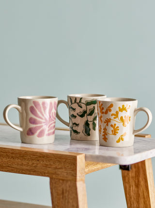 Mokken aardewerk Fauni meerkleurig - set van 3 van Bloomingville, toegepast in een sfeervolle interieursetting