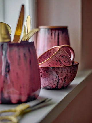 Mokken aardewerk roze Rayen - 4 stuks van Bloomingville, in een gestileerde productopstelling