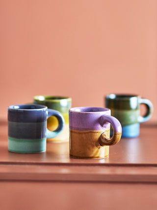 Mokkenset aardewerk multikleur Joris - set van 4 van Bloomingville, toegepast in een sfeervolle interieursetting