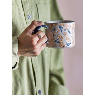 Myah mok blauw 400ml van Bloomingville, toegepast in een sfeervolle interieursetting