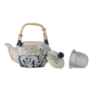 Myah theepot blauw 800ml van Bloomingville, schuin bekeken met vorm en afwerking zichtbaar