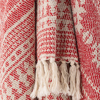 Detail van het rode weefpatroon en de franjes van de Oia plaid