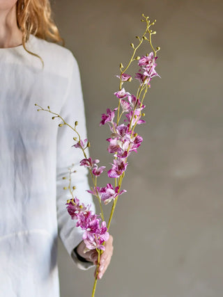 Orchidee takken roze van Bloomingville, toegepast in een sfeervolle interieursetting