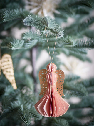 Ornament papier roze Ingi van Bloomingville, toegepast in een sfeervolle interieursetting