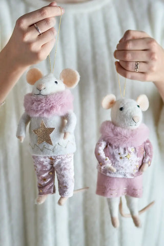 Ornament wol rose Peo - set van 2 van Bloomingville, toegepast in een sfeervolle interieursetting
