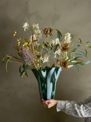 Palmflower bruin van Bloomingville, in een gestileerde productopstelling