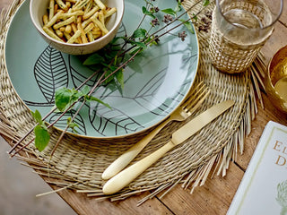 Placemat zeegras naturel Ilsa 38cm van Bloomingville, geplaatst in een ruimtelijke woonomgeving