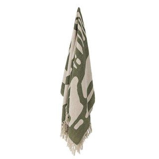 Plaid Dalmine groen 160x130cm van Bloomingville, schuin bekeken met vorm en afwerking zichtbaar