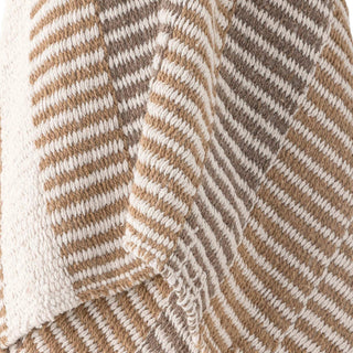 Plaid gerecycled katoen beige Isnel 130x160cm van Bloomingville, in een gestileerde detailopstelling