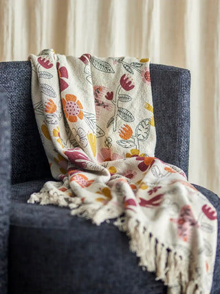 Plaid gerecycled katoen beige Vivielle 130x160cm van Bloomingville, in een gestileerde productopstelling