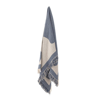 Plaid gerecycled katoen blauw Ethan 130x160cm van Bloomingville, schuin bekeken met vorm en afwerking zichtbaar
