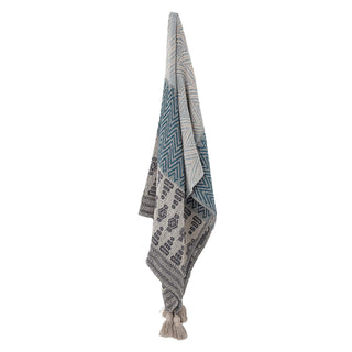 Plaid gerecycled katoen blauw Milas 130x160cm van Bloomingville, schuin bekeken met vorm en afwerking zichtbaar