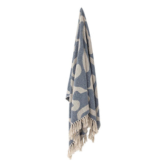 Plaid gerecycled katoen blauw Salobre 130x160cm van Bloomingville, schuin bekeken met vorm en afwerking zichtbaar