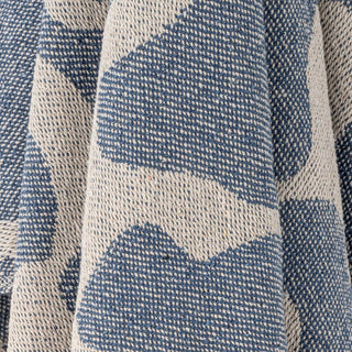 Plaid gerecycled katoen blauw Salobre 130x160cm van Bloomingville, in een gestileerde detailopstelling