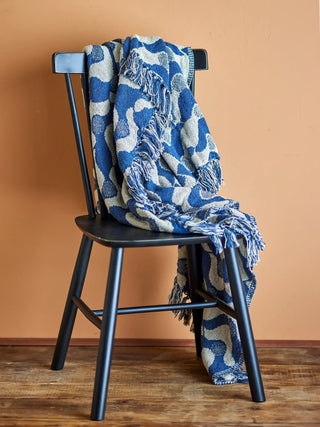 Plaid gerecycled katoen blauw Santena 130x160cm van Bloomingville, toegepast in een sfeervolle interieursetting