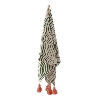 Plaid gerecycled katoen groen Woodsby 130x160cm van Bloomingville, uitgevouwen met patroon en formaat duidelijk zichtbaar