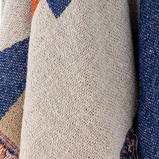 Plaid gerecycled katoen oranje Clarita 130x160cm van Bloomingville, toegepast in een stijlvolle woonkamer