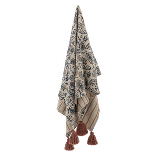 Plaid gerecycled katoen Paisley 130x160cm van Bloomingville, uitgevouwen met patroon en formaat duidelijk zichtbaar