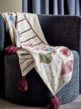 Plaid gerecycled katoen rood Ornamentia 130x160cm van Bloomingville, toegepast in een sfeervolle interieursetting