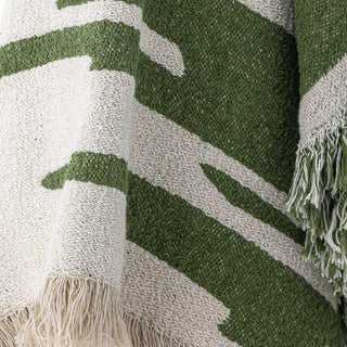 Plaid Haxby groen 160x130cm van Bloomingville, van dichtbij met stof en weefstructuur zichtbaar