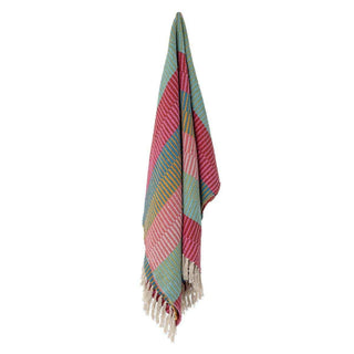 Plaid Isnel multi 160x130cm van Bloomingville, los gedrapeerd in een sfeervolle interieursetting