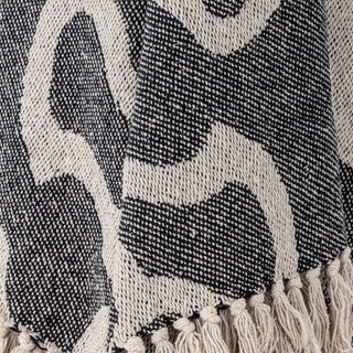 Plaid katoen zwart Salobre 130x160cm van Bloomingville, toegepast in een sfeervolle interieursetting