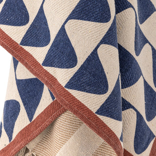 Plaid Rimme multi gerecycled katoen 130x160cm van Bloomingville, toegepast in een sfeervolle interieursetting