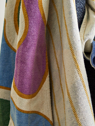 Plaid Salacia multi 130×160 cm van Bloomingville, in een gestileerde detailopstelling