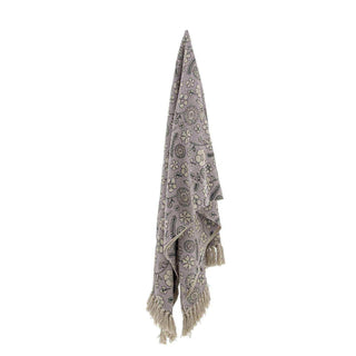 Plaid Salli paars 160x130cm van Bloomingville, uitgevouwen met patroon en formaat duidelijk zichtbaar