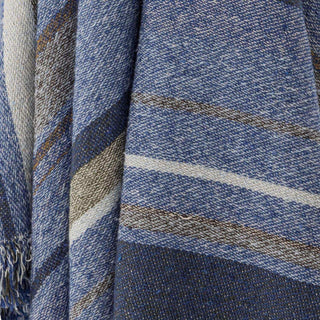 Plaid Toscana blauw 160x130cm van Bloomingville, van dichtbij met stof en weefstructuur zichtbaar