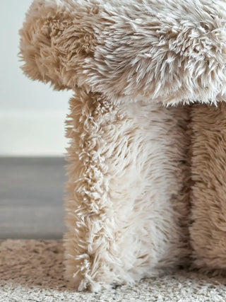 Poef polyester beige Frikka 43cm van Bloomingville, van opzij met verhoudingen en constructie zichtbaar