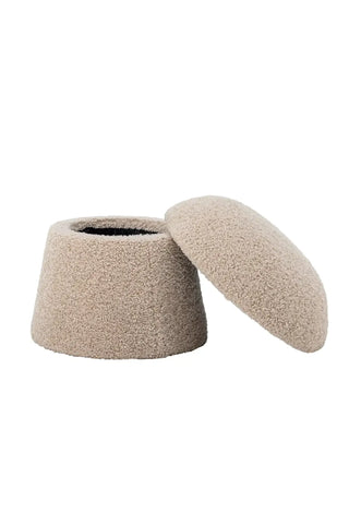 Poef polyester nature Bocca van Bloomingville, van opzij met verhoudingen en constructie zichtbaar