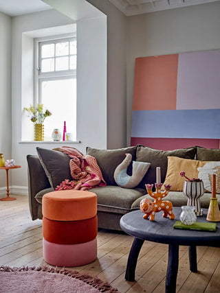 Poef polyester oranje Bilbao van Bloomingville, toegepast in een sfeervolle interieursetting