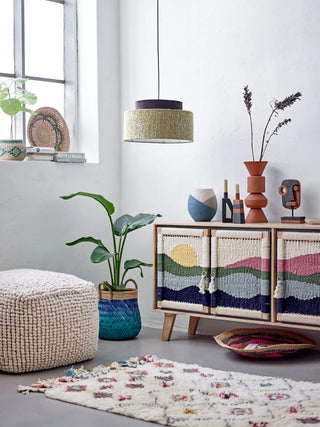 Poef wol beige/naturel Suna 61cm van Bloomingville, van opzij met verhoudingen en constructie zichtbaar