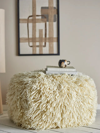 Poef wol nature Lomba 80cm van Bloomingville, toegepast in een sfeervolle interieursetting