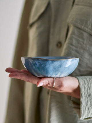 Schaal aardewerk blauw Nara 13cm van Bloomingville, toegepast in een sfeervolle interieursetting