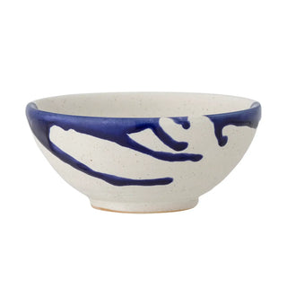 Schaal aardewerk blauw Okayama 13cm van Bloomingville, schuin bekeken met vorm en afwerking zichtbaar