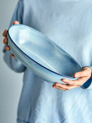 Schaal aardewerk blauw Sandrine 32cm van Bloomingville, toegepast in een sfeervolle interieursetting